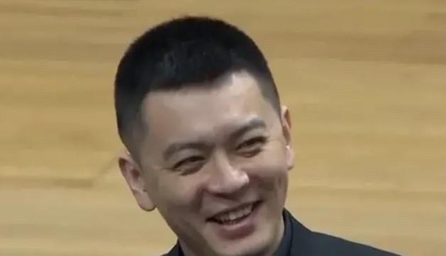 毕竟阿尔帕西诺都82岁了，方·基默62岁且受到喉癌的折磨淡出了演艺圈，罗伯特·德尼罗扮演的角色在片中也死了